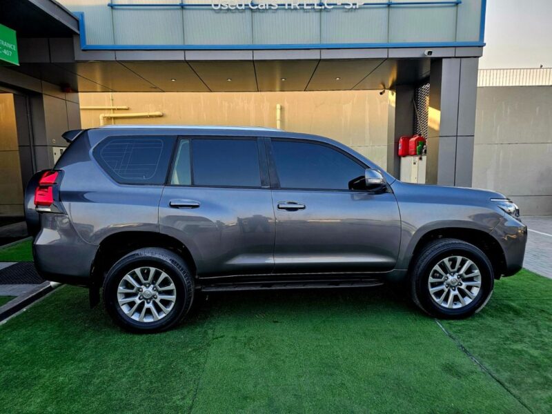 2019 Toyota Prado EXR 4.0L 6 Cylinders Petrol Engine Grey Beige SUV GCC Specs Automatic