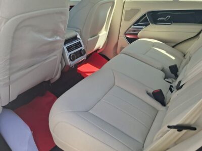 2026 Land Rover Range Rover HSE P530 4.4 Litres 8 Cylinders Hybrid Engine Black White SUV