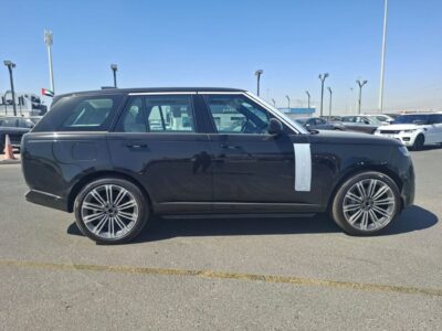 2026 Land Rover Range Rover HSE P530 4.4 Litres 8 Cylinders Hybrid Engine Black White SUV