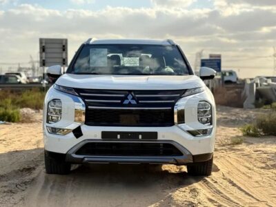 2026 Mitsubishi Outlander P Line 2.5 Litres 4 Cylinders Petrol Engine White Red SUV GCC Specs