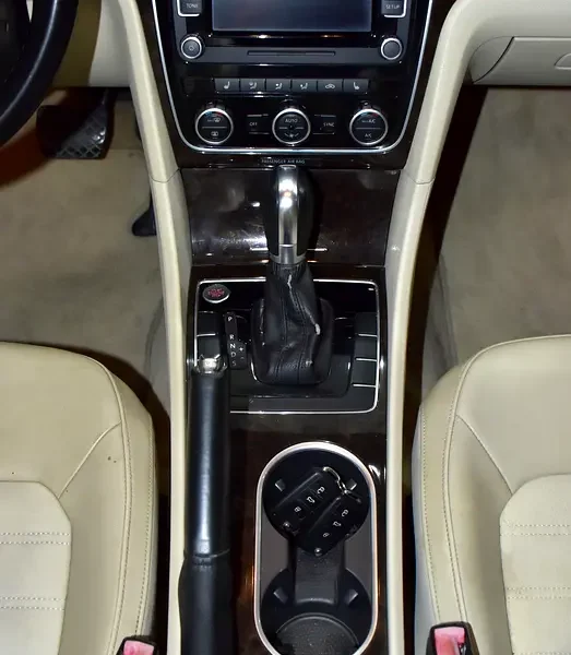 2016 Volkswagen Passat SEL 1.8-liter Turbocharged 4-cylinder Engine Red Beige Sedan GCC