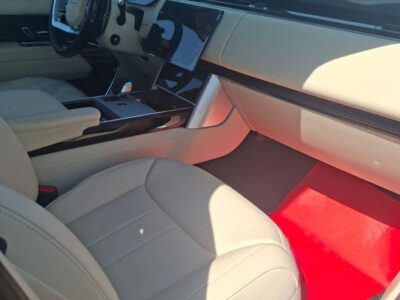 2026 Land Rover Range Rover HSE P530 4.4 Litres 8 Cylinders Hybrid Engine Black White SUV