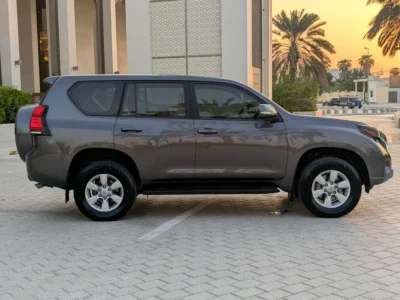 2015 Toyota Prado 4.0L 6 Cylinders Petrol Engine Grey Beige SUV GCC Specs Excellent Condition