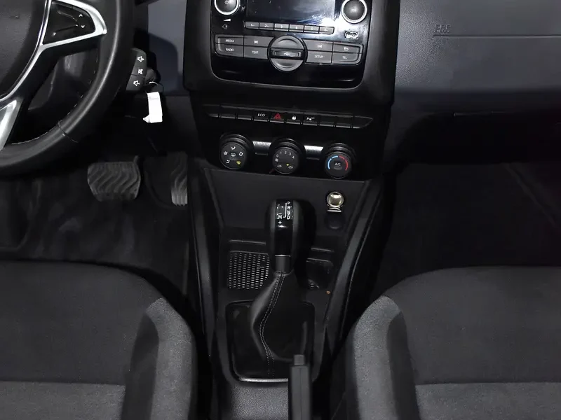 2024 Renault Duster Comfort 4 Cylinders Petrol Engine White Black Crossover GCC Specs
