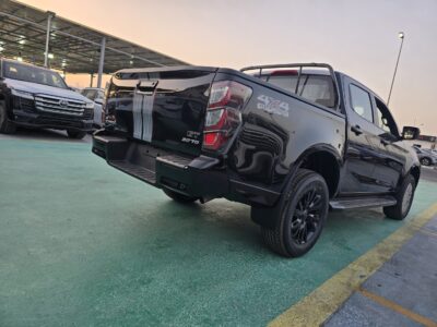 2027 ISUZU D-MAX GT 3.0 Litres TURBO DIESEL 4 Cylinders Engine Black Pickup Truck GCC