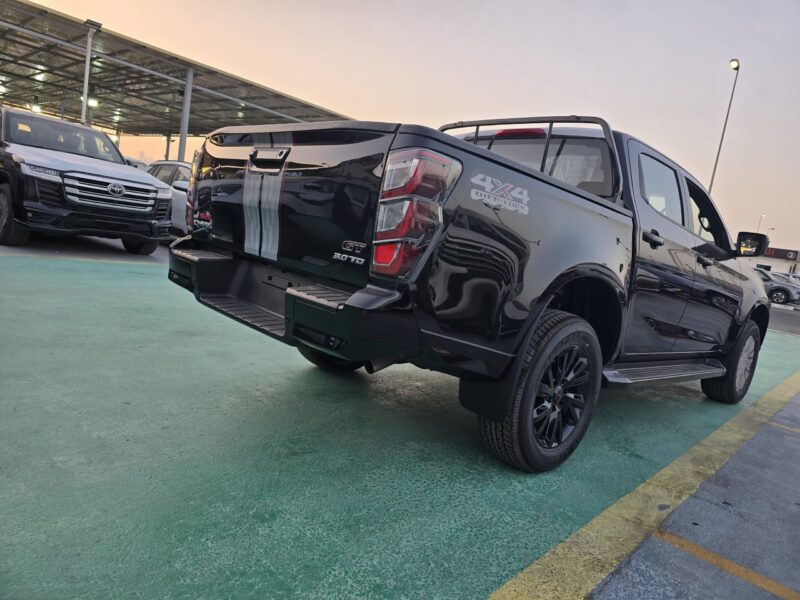 2027 ISUZU D-MAX GT 3.0 Litres TURBO DIESEL 4 Cylinders Engine Black Pickup Truck GCC
