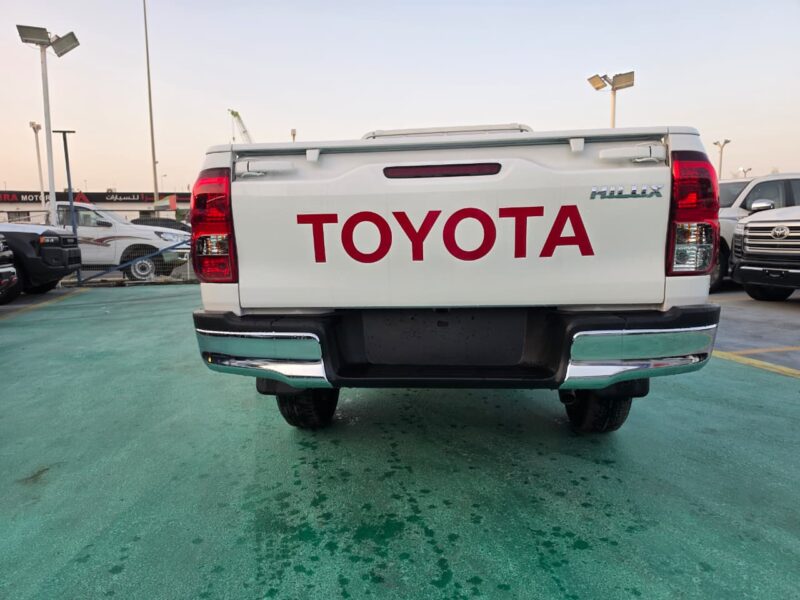 2026 TOYOTA HILUX 4X4 SINGLE CAB 2.7 Litres 4 Cylinders Petrol Engine White Red Pickup