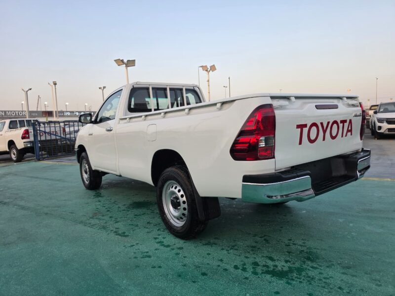 2026 TOYOTA HILUX 4X4 SINGLE CAB 2.7 Litres 4 Cylinders Petrol Engine White Red Pickup