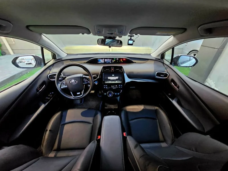 2022 TOYOTA PRIUS 1.8 Litres 4 Cylinders HYBRID Engine White Black Hatchback Automatic