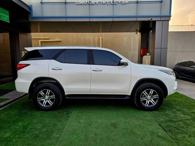 2021 Toyota Fortuner EXR 2.7 Litres V4 PETROL Engine White Tan SUV Automatic GCC