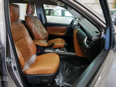 2026 TOYOTA FORTUNER VXR 4.0L 6 Cylinders PETROL Engine Bronze Tan SUV GCC Specs