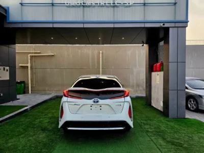 2022 TOYOTA PRIUS 1.8 Litres 4 Cylinders HYBRID Engine White Black Hatchback Automatic