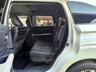 2023 Toyota Veloz GLX 1.5 Litres 4 Cylinders Petrol Engine White Black SUV GCC Specs