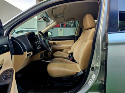2020 Mitsubishi Outlander GLX 2.4 Litres 4 Cylinders Petrol Engine Silver Beige SUV GCC Specs