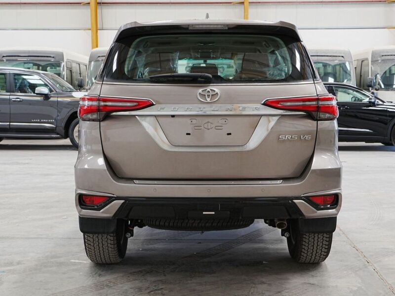 2026 TOYOTA FORTUNER VXR 4.0L 6 Cylinders PETROL Engine Bronze Tan SUV GCC Specs