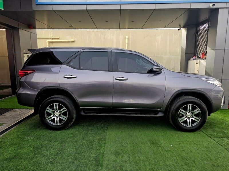 2020 Toyota Fortuner EXR 2.7 Litres V4 PETROL Engine Grey Tan SUV Automatic GCC