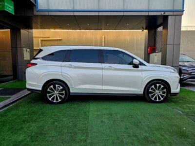 2023 Toyota Veloz GLX 1.5 Litres 4 Cylinders Petrol Engine White Black SUV GCC Specs