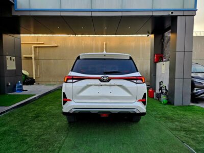 2023 Toyota Veloz GLX 1.5 Litres 4 Cylinders Petrol Engine White Black SUV GCC Specs