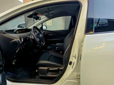 2022 TOYOTA PRIUS 1.8 Litres 4 Cylinders HYBRID Engine White Black Hatchback Automatic