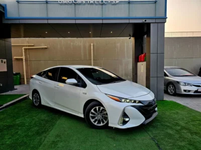 2022 TOYOTA PRIUS 1.8 Litres 4 Cylinders HYBRID Engine White Black Hatchback Automatic