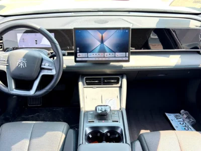 2025 BYD Qin L Premium 4 Cylinders Plug-in Hybrid Engine White Black Sedan Chinese Specs