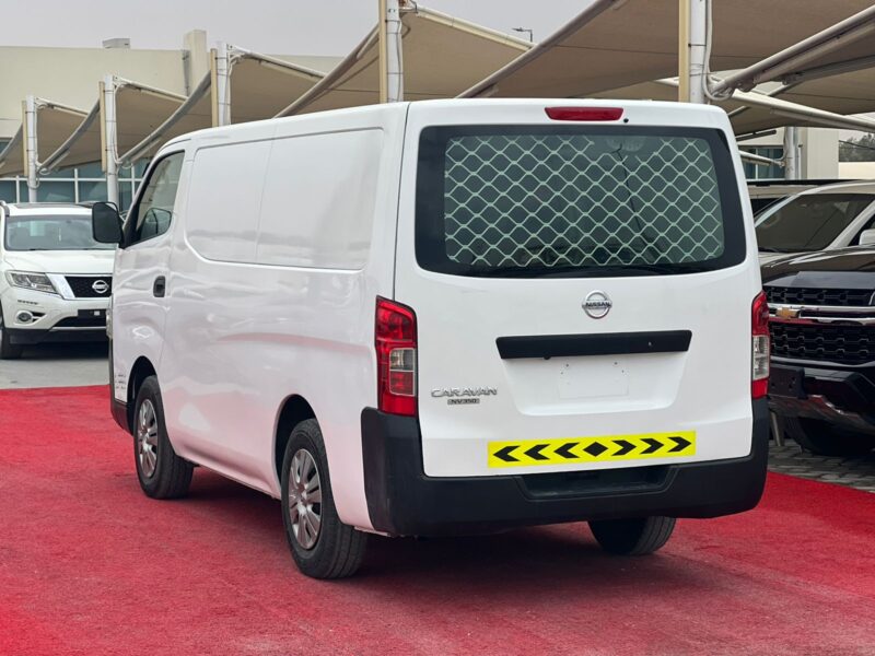 2020 Nissan Urvan 2.5 Litres 4 Cylinders Petrol Engine White Grey Van GCC Specs Automatic