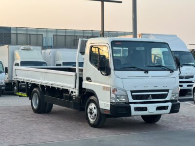 2017 Mitsubishi Fuso Canter 3.0 Litres 4-cylinder Diesel Engine White Grey Truck GCC 14FT