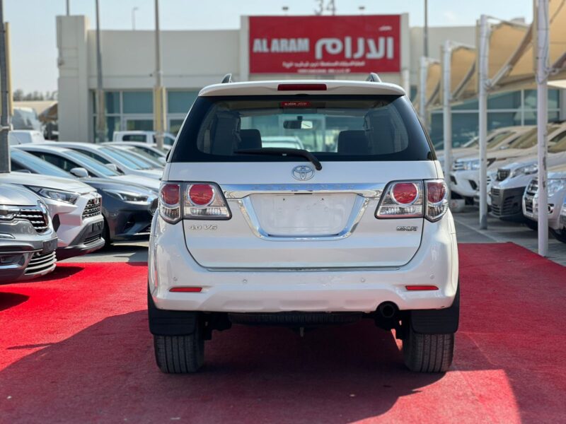 2014 Toyota Fortuner GXR 4.0 Litres V6 Petrol Engine White Beige SUV GCC Specs