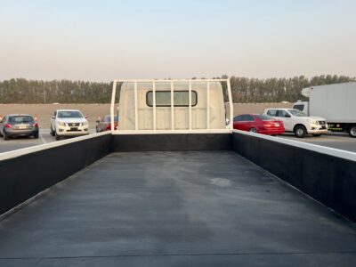 2017 Mitsubishi Fuso Canter 3.0 Litres 4-cylinder Diesel Engine White Grey Truck GCC 14FT