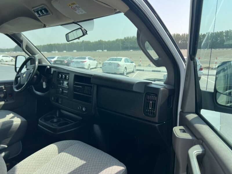 2020 Chevrolet Express 6.0L V8 Vortec Petrol Engine 15 Seaters White Grey Van GCC Specs