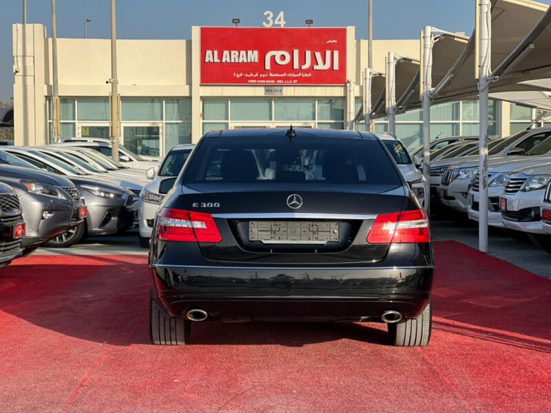 2013 Mercedes Benz E300 3.0 Litres 6 Cylinders Petrol Engine Black Sedan Korean Specs