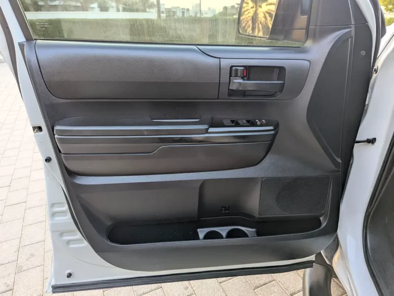 2020 Toyota Tundra Double Cab SR 5.7L V8 Petrol Engine White Black Pickup Truck GCC