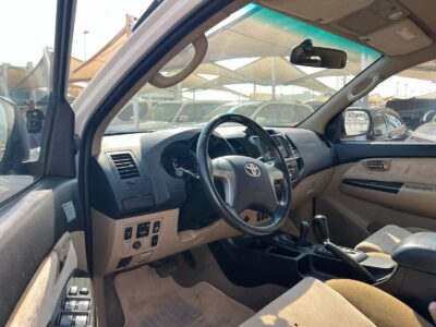 2014 Toyota Fortuner GXR 4.0 Litres V6 Petrol Engine White Beige SUV GCC Specs