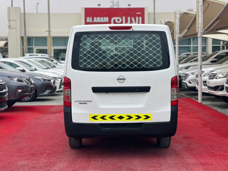 2020 Nissan Urvan 2.5 Litres 4 Cylinders Petrol Engine White Grey Van GCC Specs Automatic