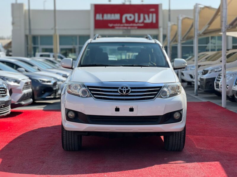 2014 Toyota Fortuner GXR 4.0 Litres V6 Petrol Engine White Beige SUV GCC Specs