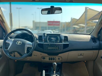 2014 Toyota Fortuner GXR 4.0 Litres V6 Petrol Engine White Beige SUV GCC Specs