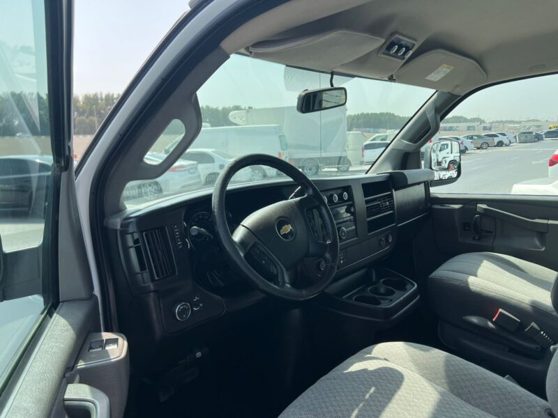 2020 Chevrolet Express 6.0L V8 Vortec Petrol Engine 15 Seaters White Grey Van GCC Specs