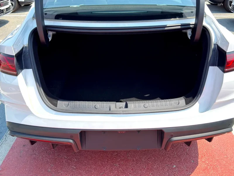 2025 BYD Qin L Premium 4 Cylinders Plug-in Hybrid Engine White Black Sedan Chinese Specs