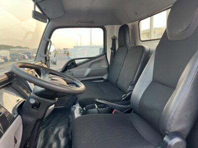2017 Mitsubishi Fuso Canter 3.0 Litres 4-cylinder Diesel Engine White Grey Truck GCC 14FT