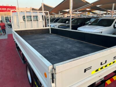 2025 Mitsubishi Canter 14FT Manual Clean 4.2L 4 Cylinders Diesel Engine White Black Truck