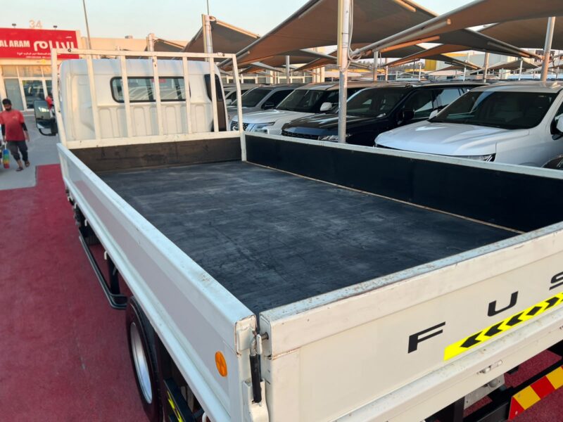2025 Mitsubishi Canter 14FT Manual Clean 4.2L 4 Cylinders Diesel Engine White Black Truck