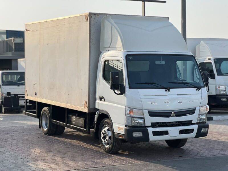 2021 Mitsubishi Canter 14FT Manual 4.2L 4 Cylinders Diesel Engine White Black GCC Specs