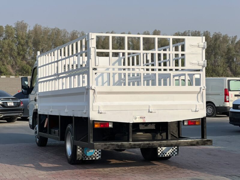 2022 Mitsubishi Canter 14FT Manual 4.5L 4 Cylinders Diesel Engine White Black GCC Specs