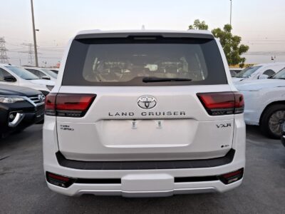2026 Toyota Landcruiser VXR 3.5 Litres V6 Twin-Turbo Hybrid Engine White Red SUV