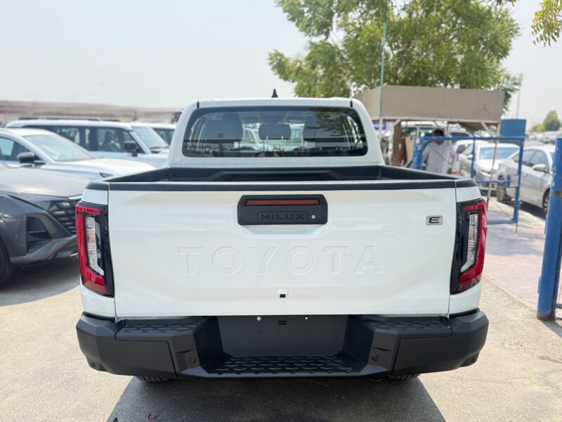 2026 Toyota Hilux E 2.8 Litres 4 Cylinders Turbo Diesel Engine White Black Pickup Truck MT