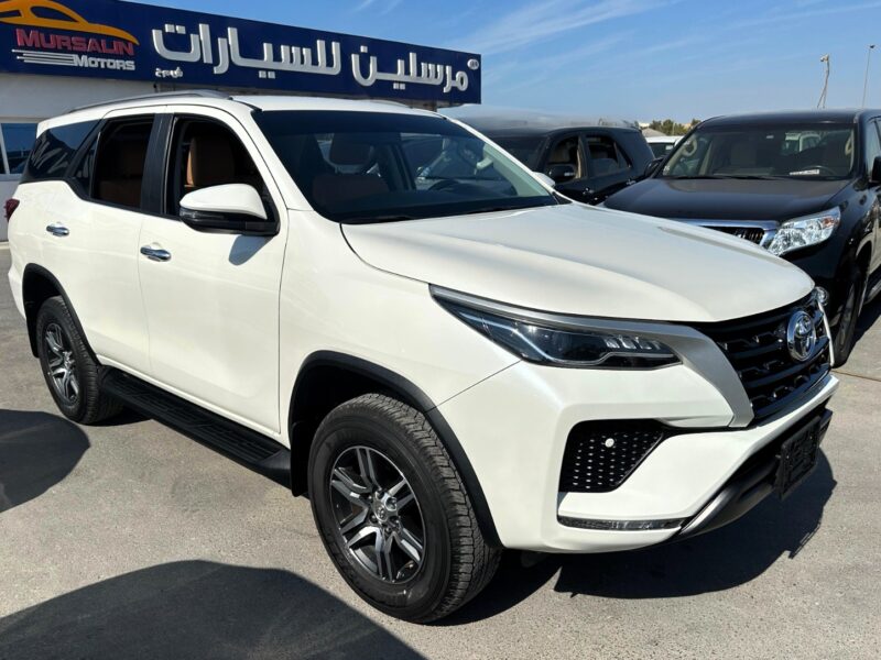 2019 Toyota Fortuner EXR 2.7 Litres 4-Cylinder Petrol Engine White Brown SUV GCC Specs