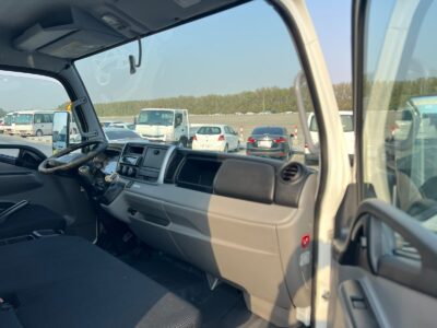 2022 Mitsubishi Canter 14FT Manual 4.5L 4 Cylinders Diesel Engine White Black GCC Specs