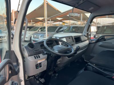 2025 Mitsubishi Canter 14FT Manual Clean 4.2L 4 Cylinders Diesel Engine White Black Truck