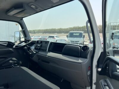 2022 Mitsubishi Canter 16FT Chiller 4.2L 4 Cylinders Diesel Engine White Black Truck GCC