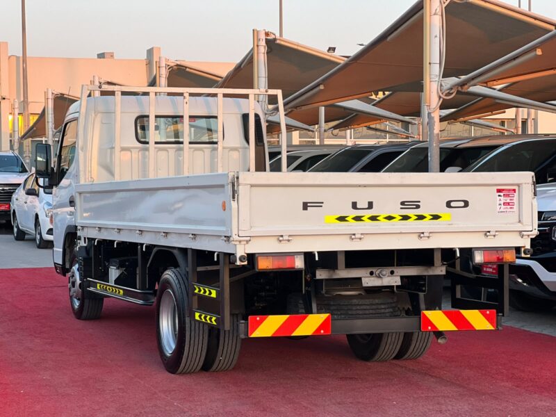 2025 Mitsubishi Canter 14FT Manual Clean 4.2L 4 Cylinders Diesel Engine White Black Truck